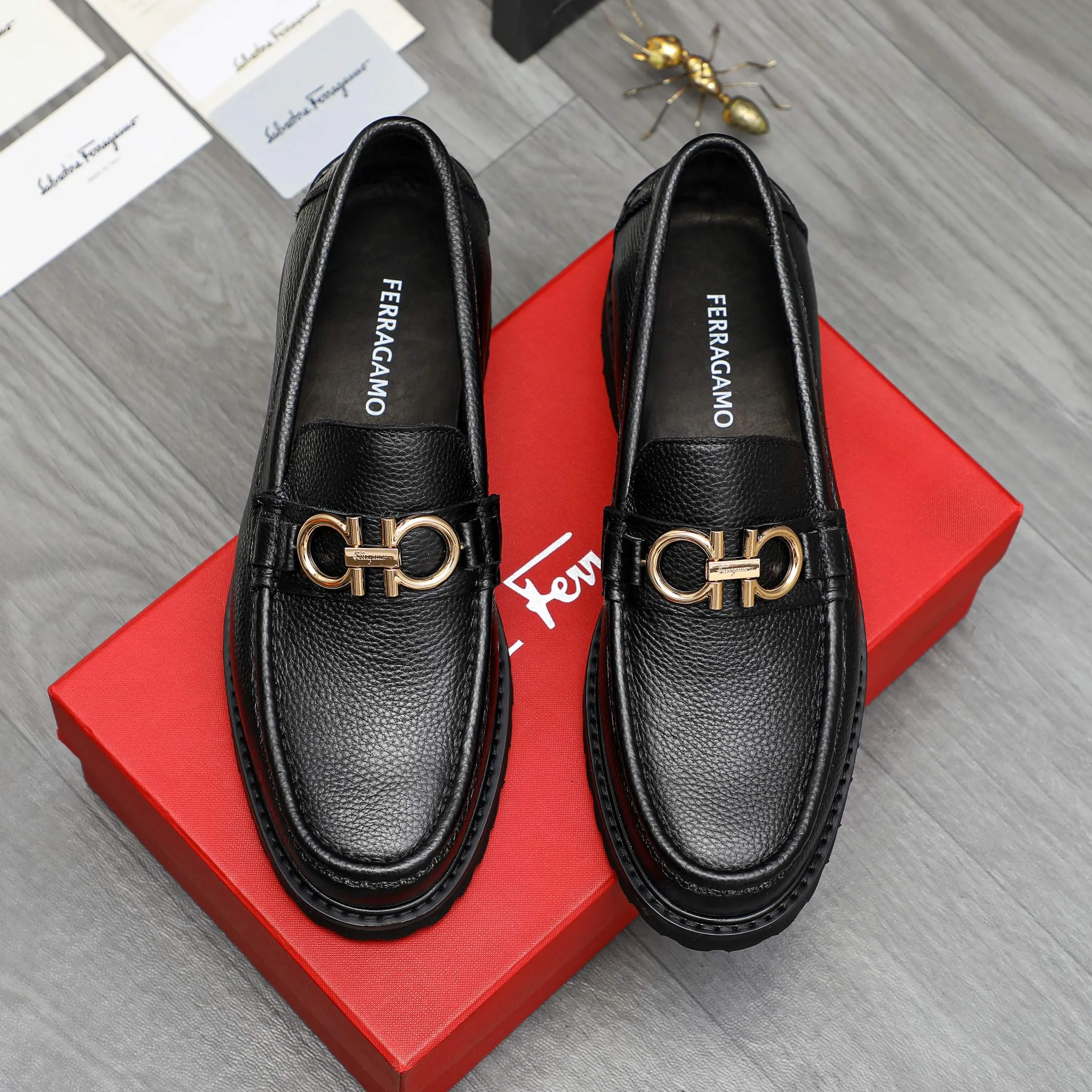 Men's shoes 💰442 Product trademark: Ferragamo "Ferragamo" business formal leather shoes Regular size: 38-46 (45.46 is custom-made and non-returnable) Product materials: Selected small pebbled cowhide upper, cowhide lining, non-slip rubber outsole